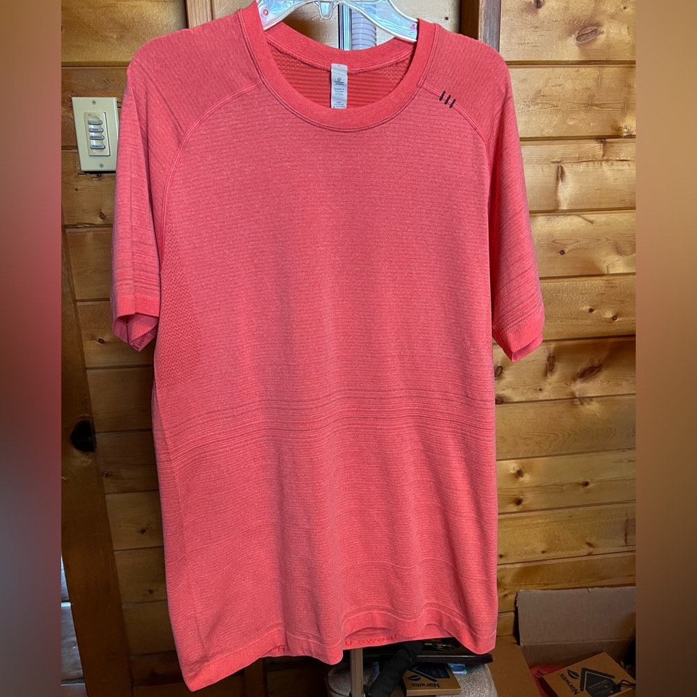 Men’s Lululemon athletic t shirt with silver antibacterial.  Size small